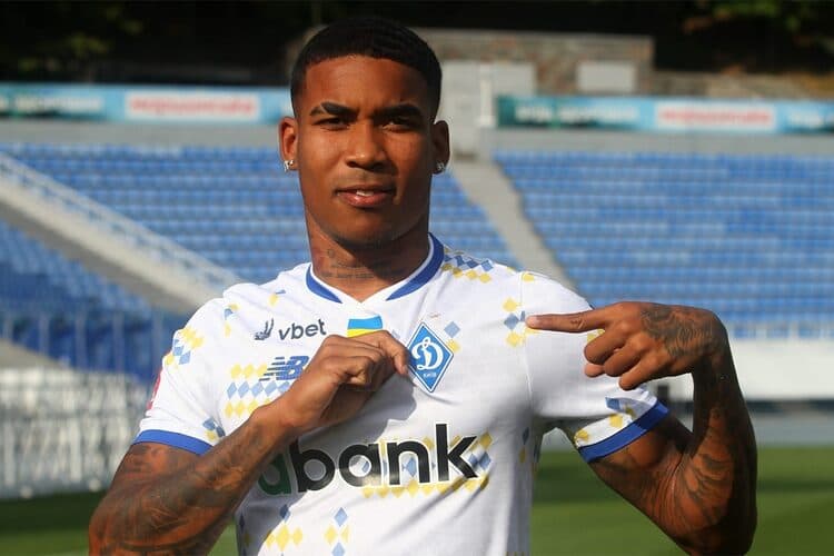 Panameño Guerrero, líder e invicto en el equipo más grande de Ucrania