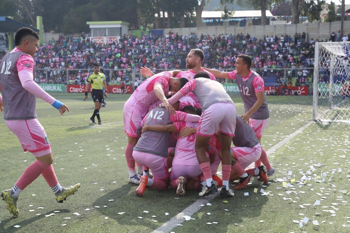 Mexicano López y venezolano Martínez, marcan su primer gol en Guatemala