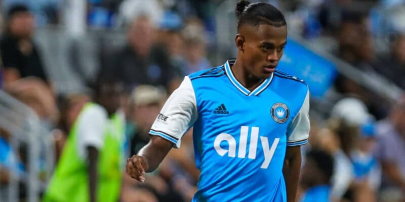 Colombiano Vargas clave en el ataque de Charlotte
