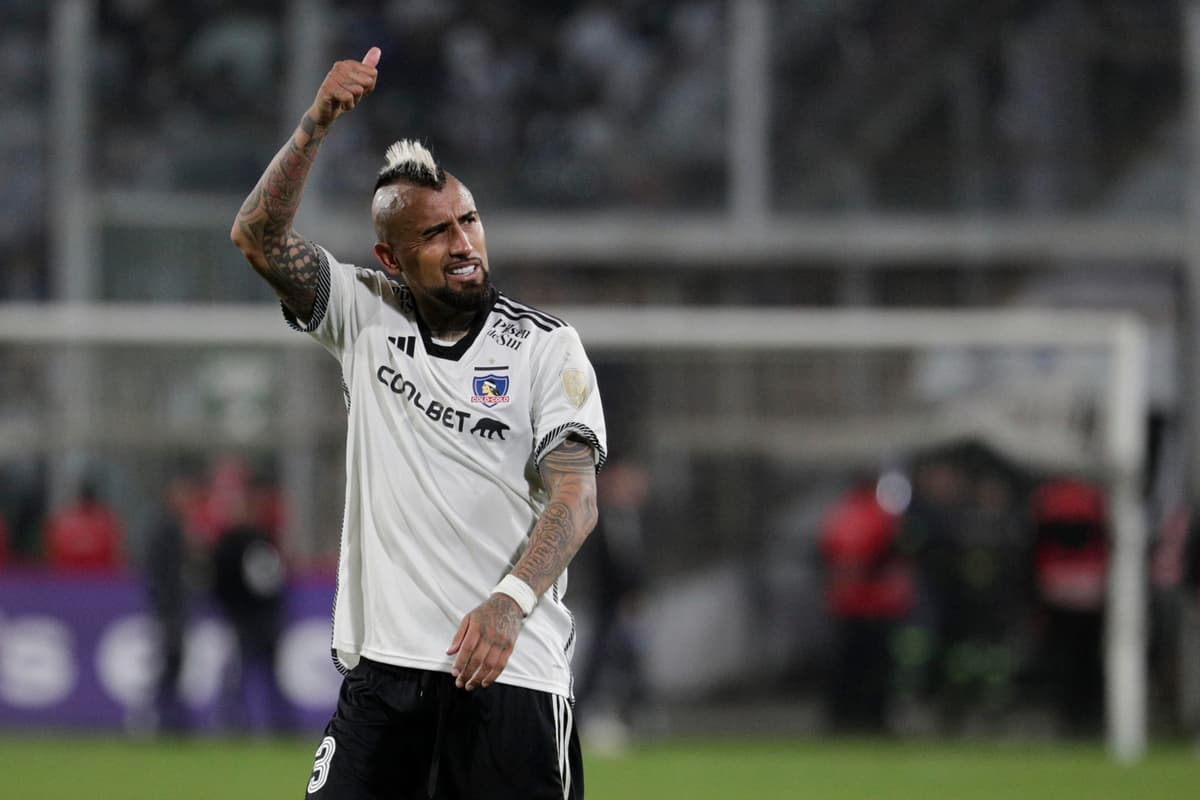 Chileno Vidal critica al argentino Gareca por sacar a Brereton y considera un error haber cambiado a Berizzo
