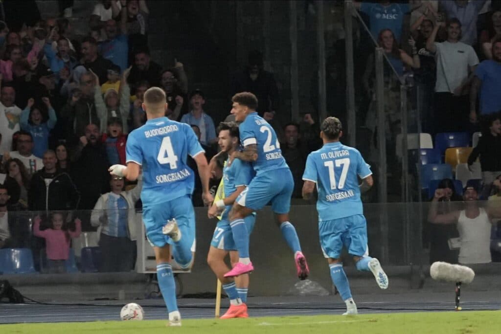 2-0. Con toque sudamericano, Nápoles ya es líder