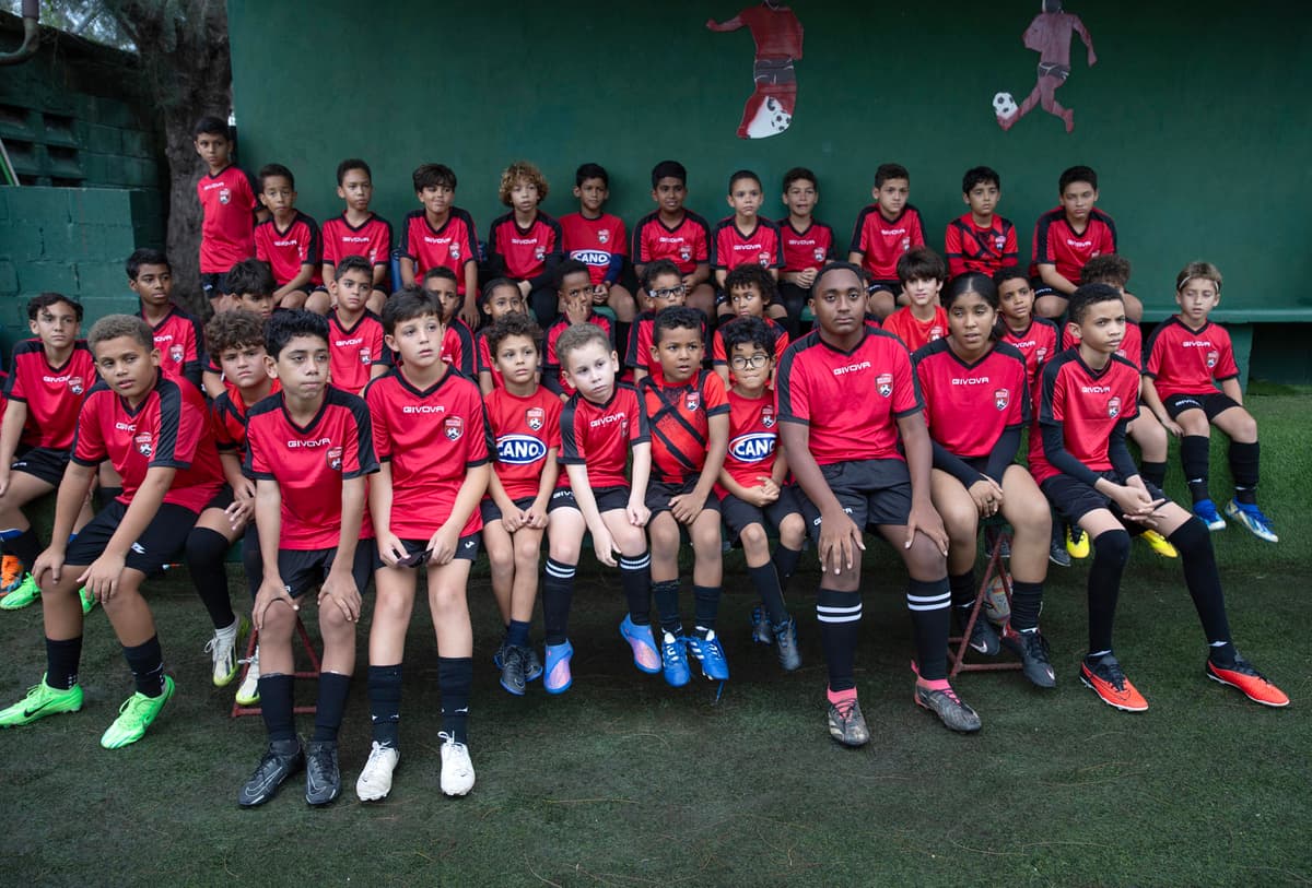 El auge del fútbol en República Dominicana amenaza la hegemonía de la ‘pelota caliente’