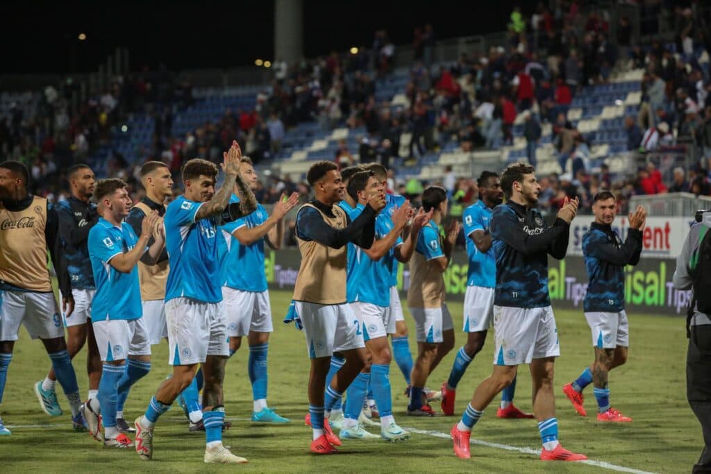 0-4. Con argentino Simeone, Nápoles se enchufa