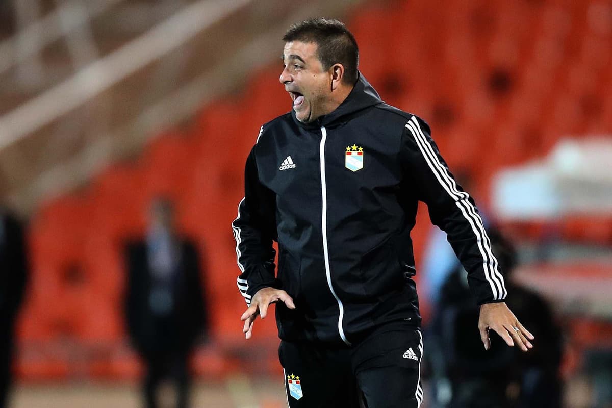 Costa Rica recibe a Guadalupe con la obligación de ganar en nueva etapa del argentino Claudio Vivas