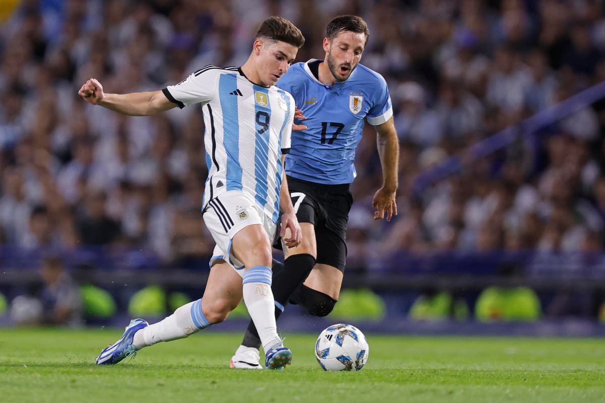 Álvarez, De Paul, Musso y Simeone llegan a Argentina para eliminatorias