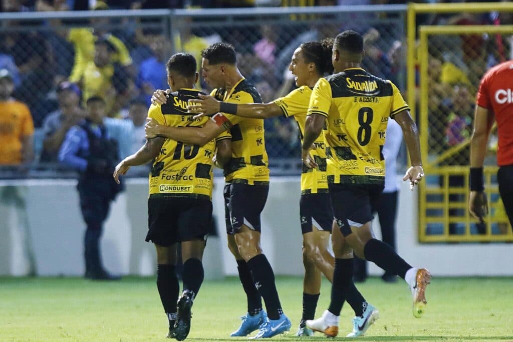 Real España del costarricense Campos quiere más