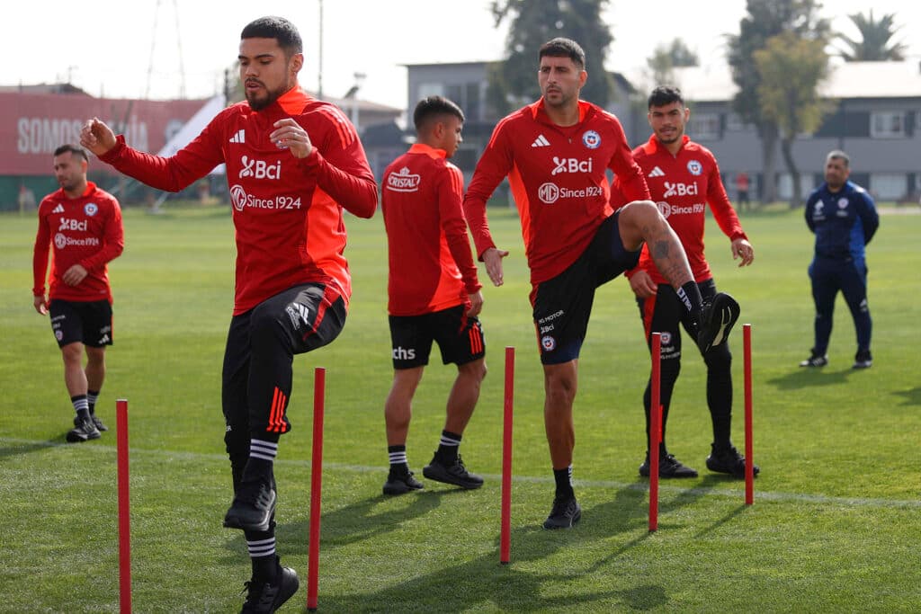 Suazo y Dávila piden apoyo masivo para la final que jugará Chile con Bolivia