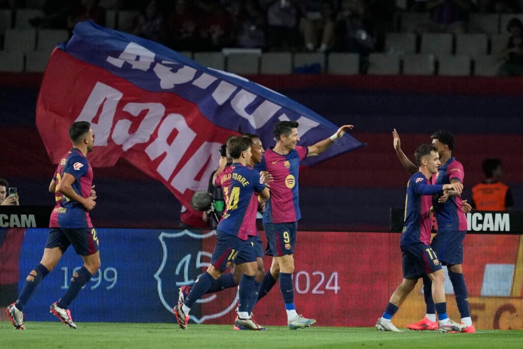 1-0. Lewandowski tumba el muro azulón y liga el pleno al siete para el Barça