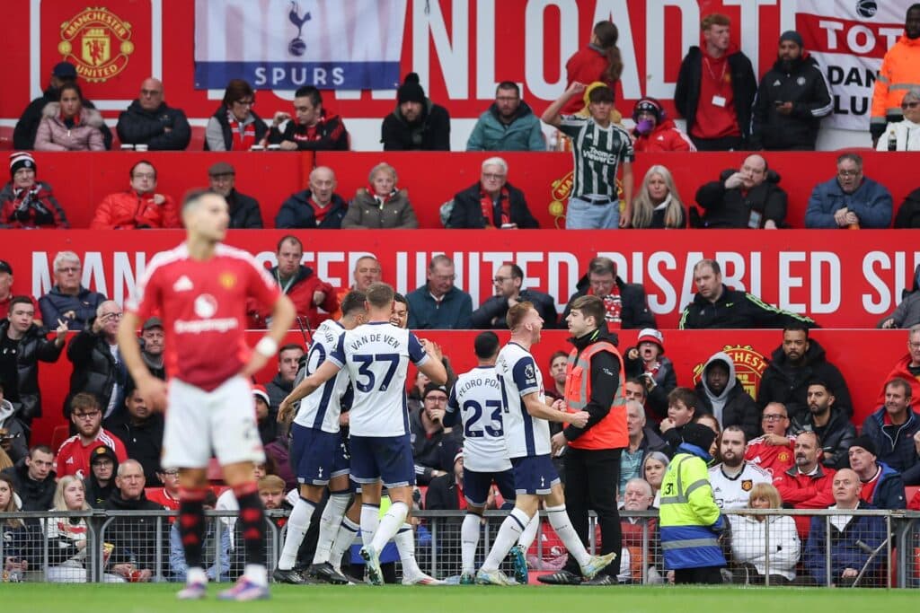 0-3.Con el argentino Romero, Tottenham hunde al United