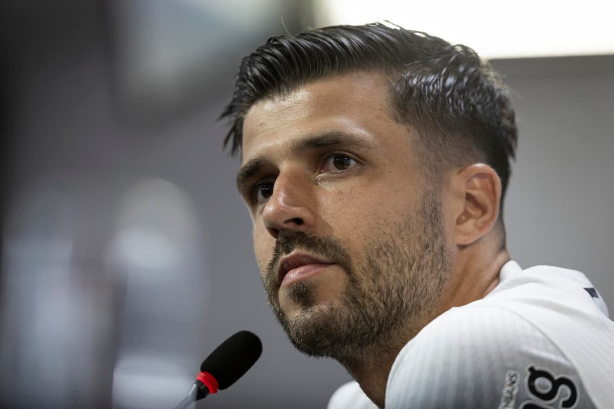 El español Héctor Hernández dice estar listo para el reto de jugar para un Corinthians en horas bajas