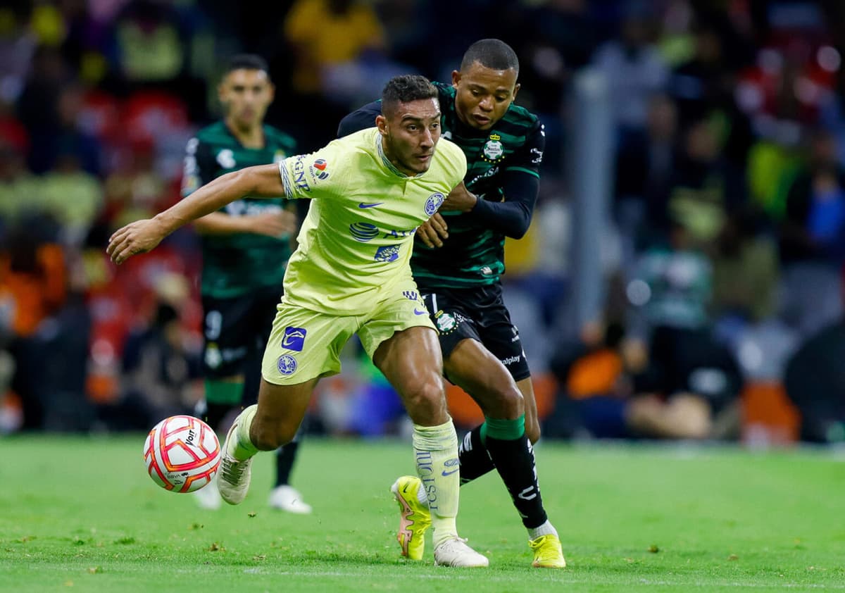 El uruguayo Sebastián Cáceres sufre un desgarro en el muslo