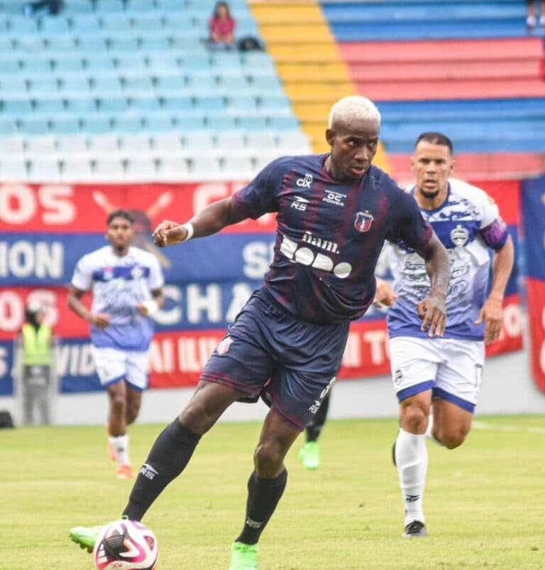 Panameño Tomás Rodríguez y su buen andar en Monagas SC
