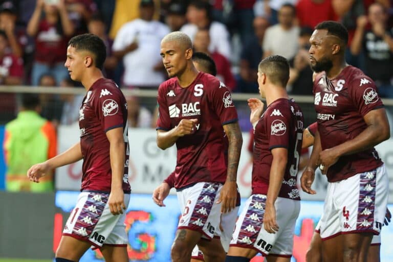 Panameños se toman la Liga Promerica de Costa Rica