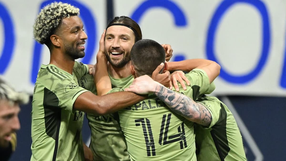 Español Sánchez y venezolano Martínez devuelven a LAFC a la pelea por el título del Oeste