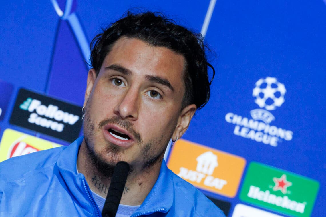 Uruguayo Giménez: «Significa mucho que estén todos con nosotros en un partido tan importante»