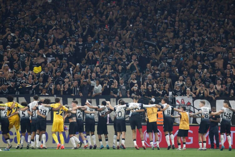 Corinthians rechaza millonaria oferta por volante argentino