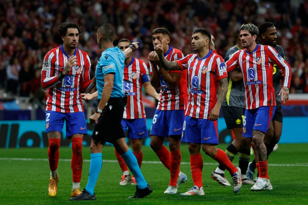1-3. Un polémico penalti desploma al Atlético del argentino Simeone
