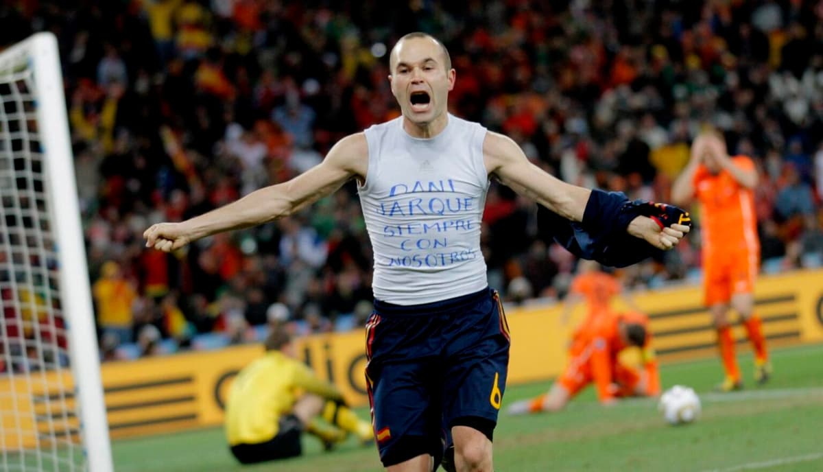El español Iniesta, el autor del gol de todos