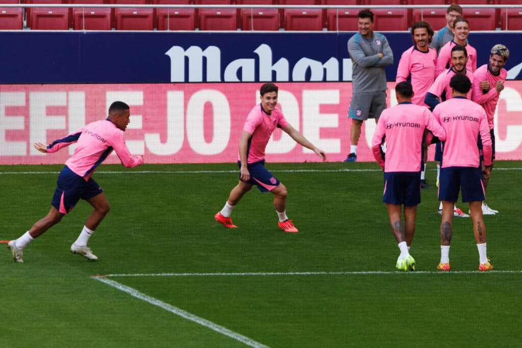 Simeone sobre el argentino Julián Álvarez: «tiene unas condiciones increíbles y cada día está mejor»