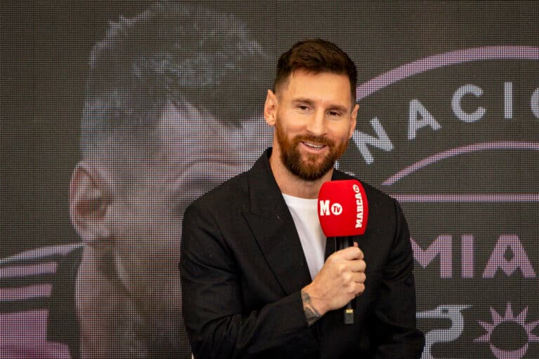 EL argentino Lionel Messi afirma que se siente «bien físicamente» al recibir el Premio Marca América