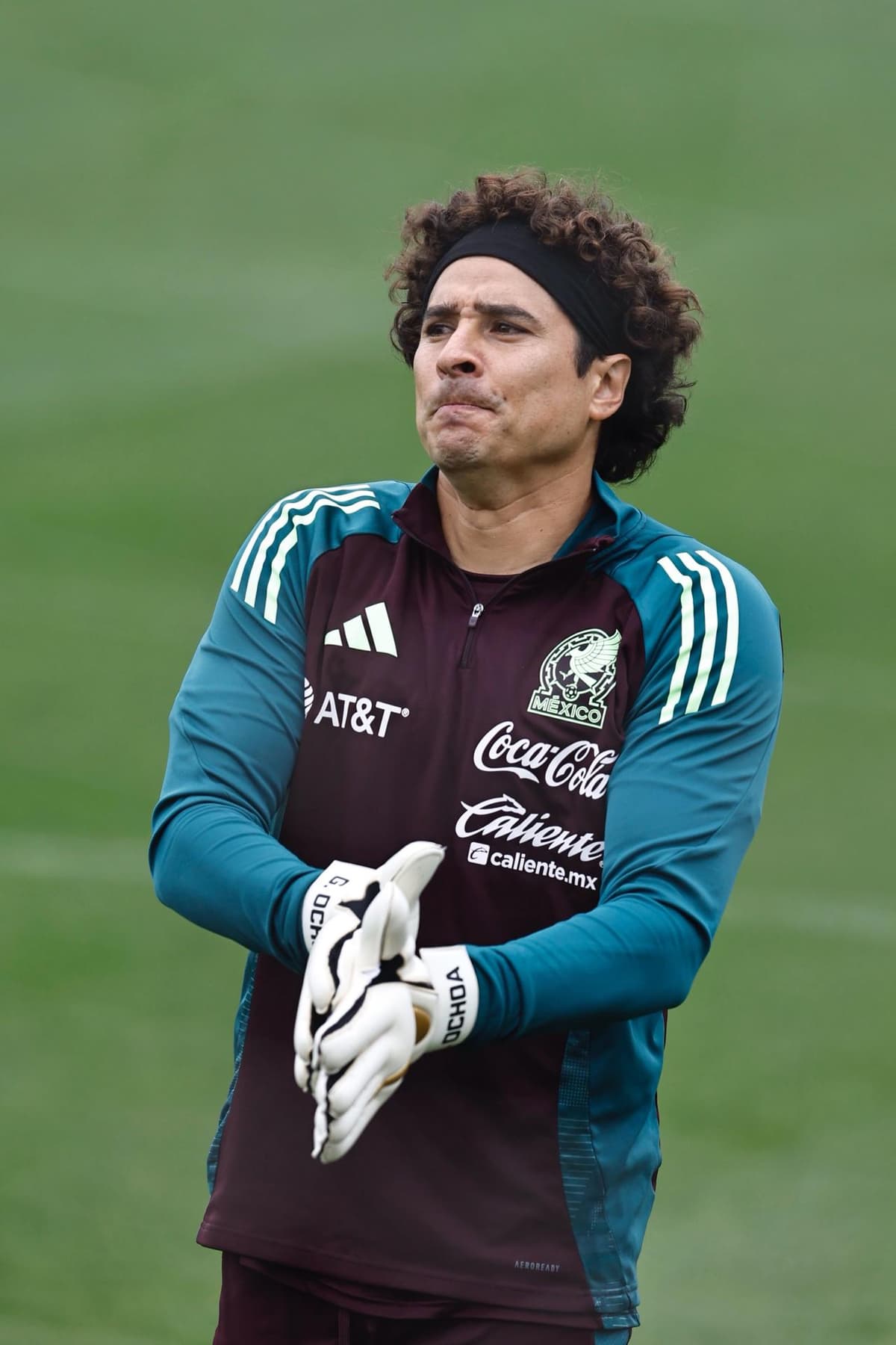 Los goles del español Omorodion contra la veteranía del meta mexicano Ochoa se citan en Portugal