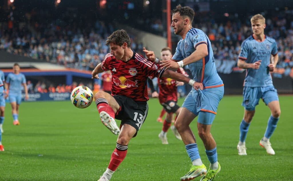 Uruguayo Carballo anotó en victoria de Red Bulls