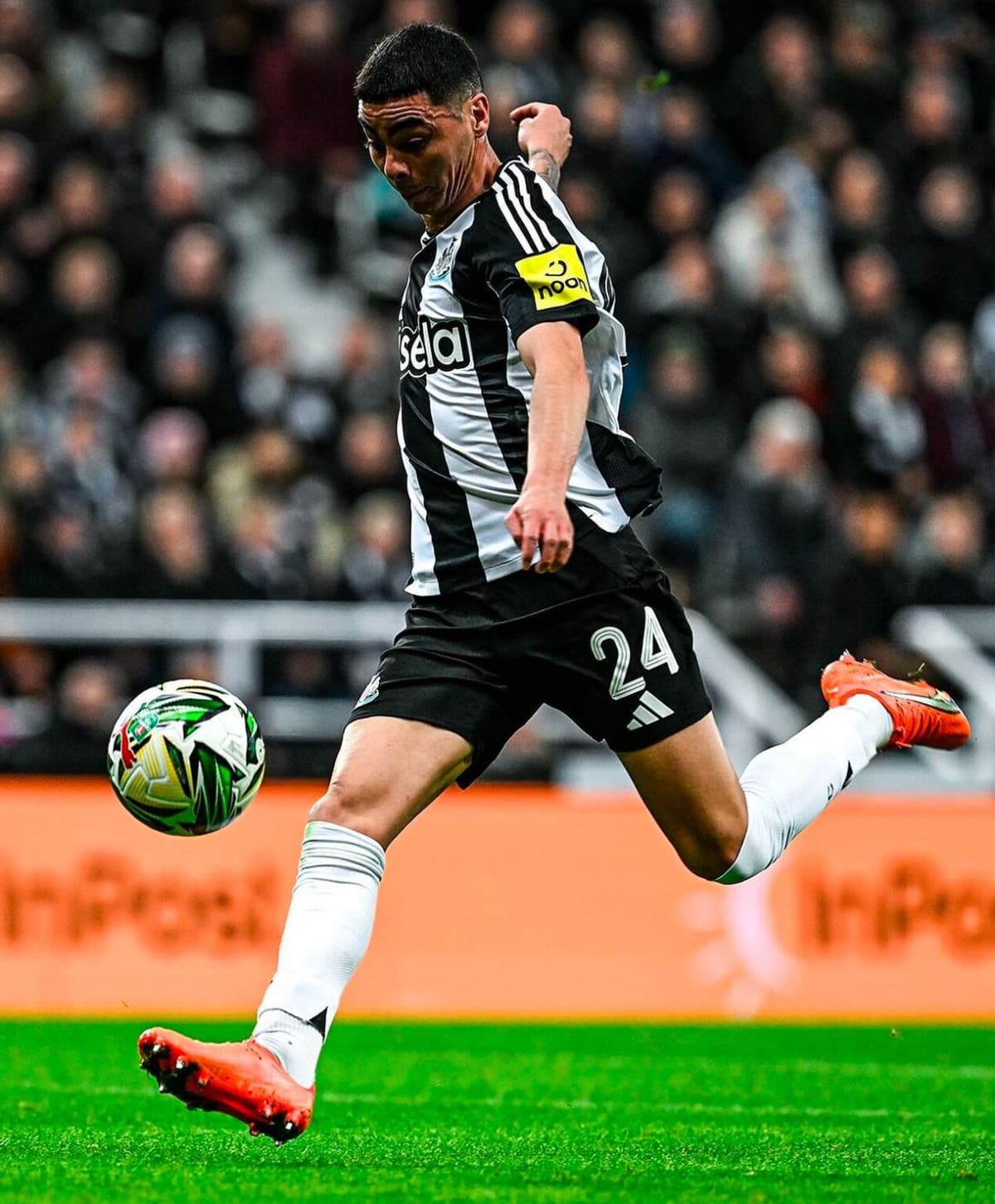 Cinco latinos a la espera cambio de dueños en la Premier League