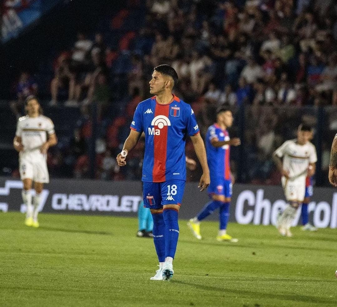 Paraguayo Armoa participa en derrota de Tigre antes de fecha de Eliminatorias