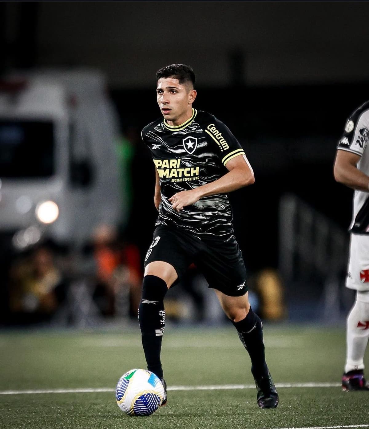 Venezolano Savarino lidera un Botafogo que aspira a todo