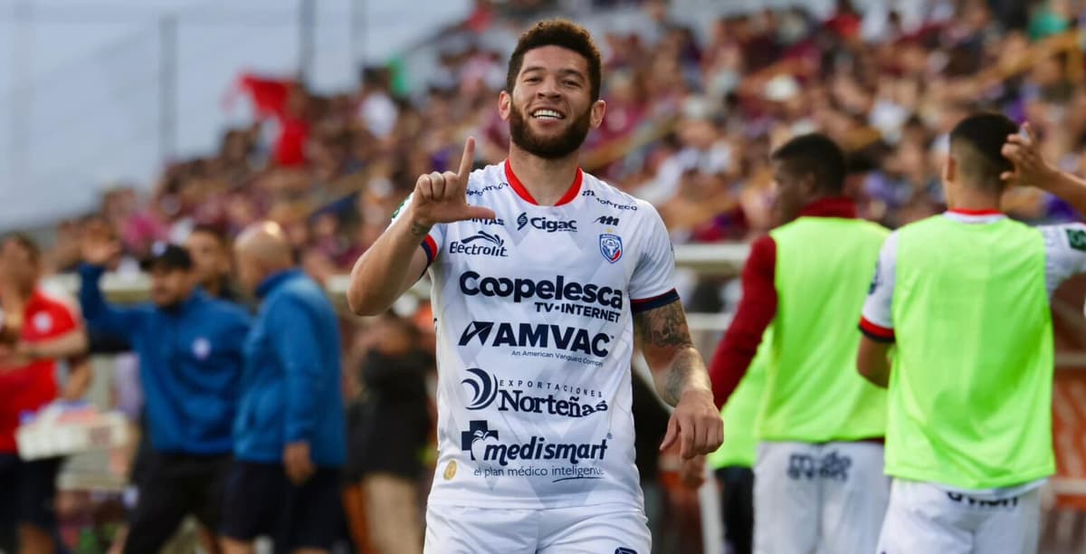 Mexicano y panameño, buscan con sus goles llegar a la final en Costa Rica