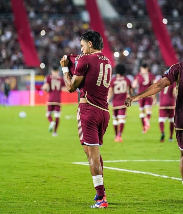 Venezolano Segovia logra vital empate ante Brasil, Ecuador y Paraguay no perdonan
