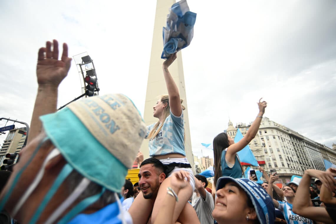 Racing regresó con la Copa Sudamericana y desató una marea celeste y blanca