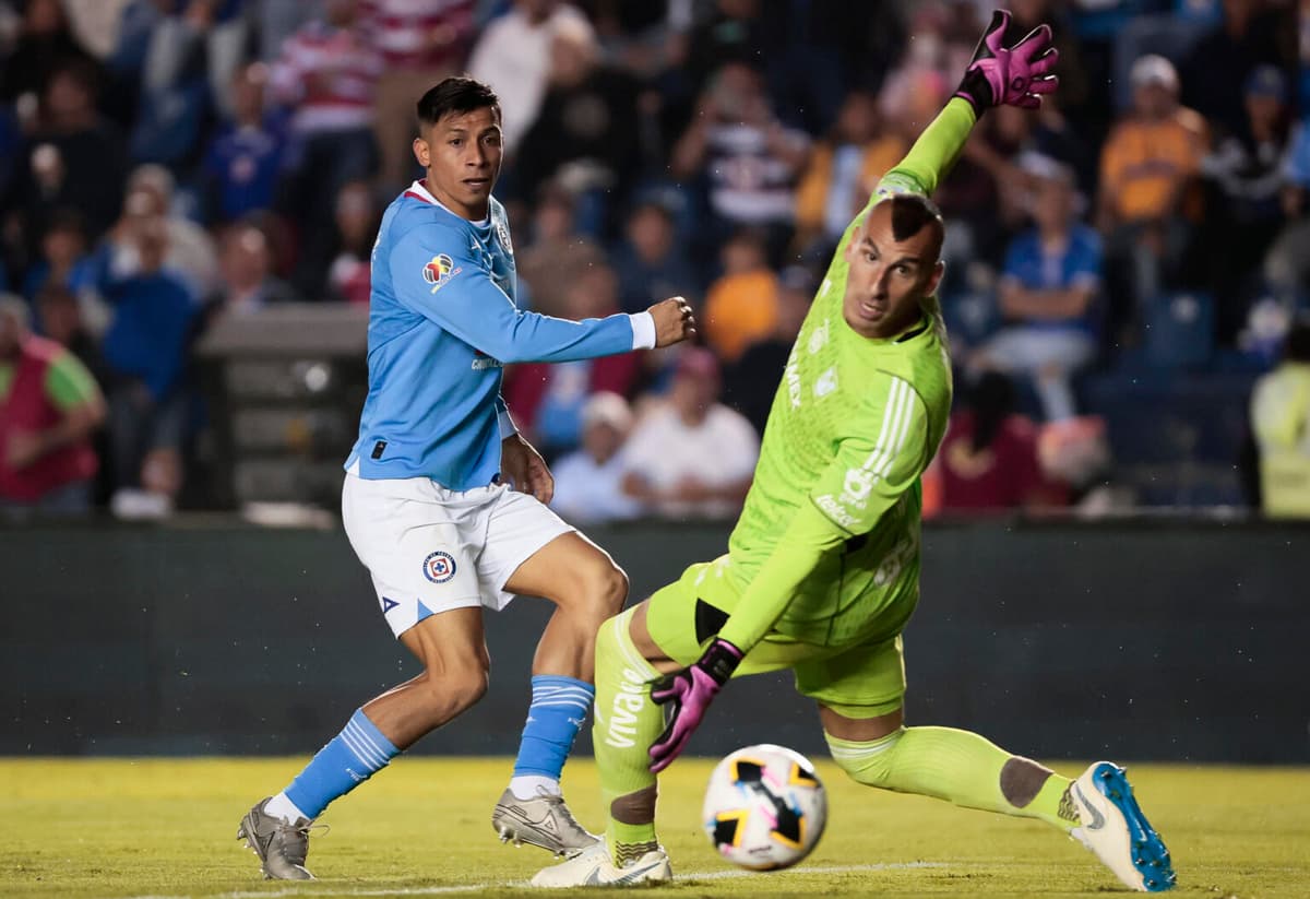 Cruz Azul del argentino Anselmi termina como líder en México