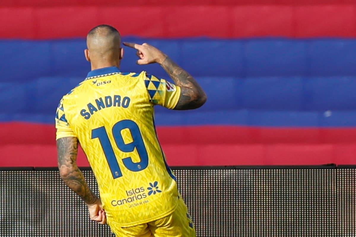 Sin sudamericanos, Las Palmas hace historia