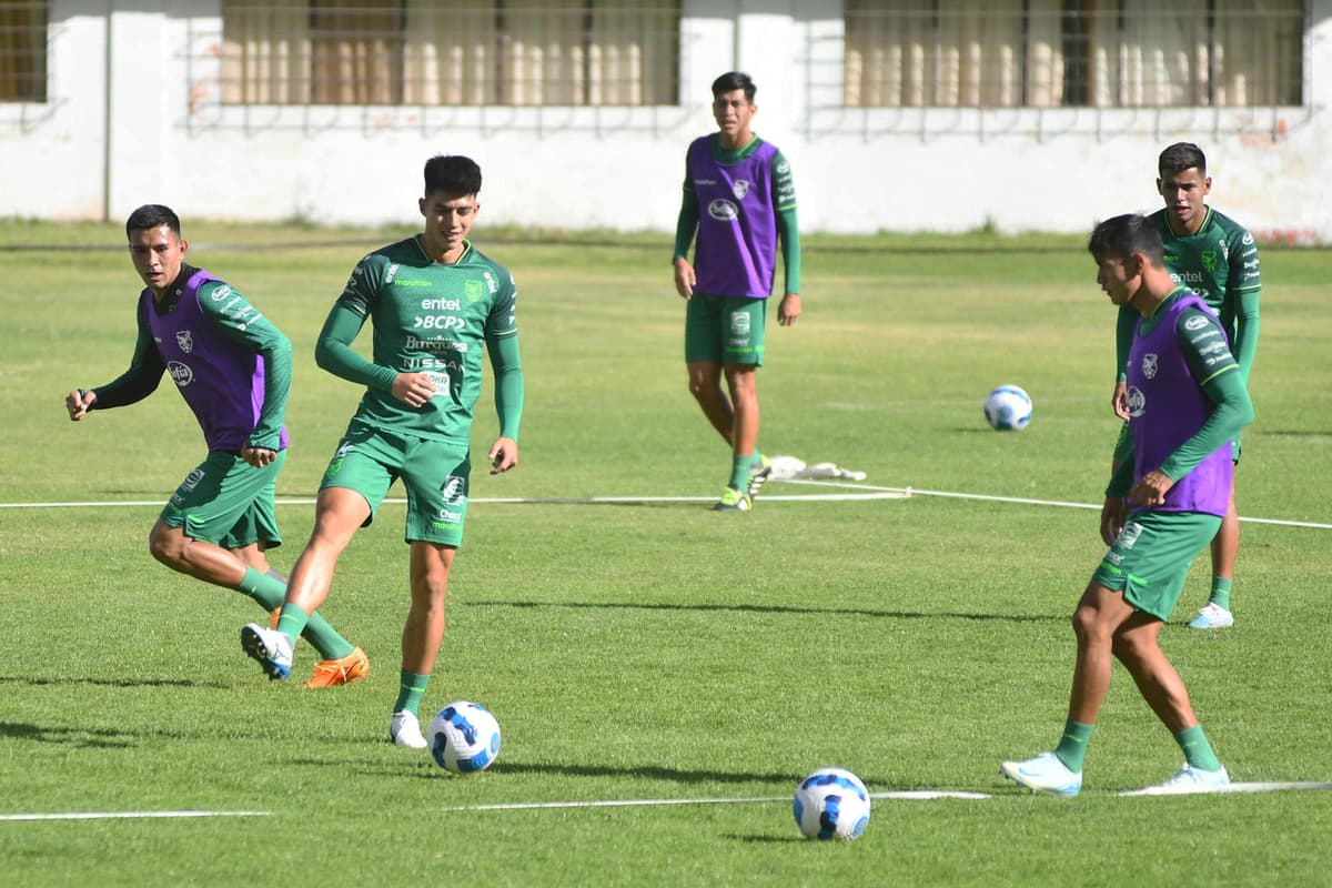 Bolivia se entrena a puerta cerrada en La Paz para «una final»