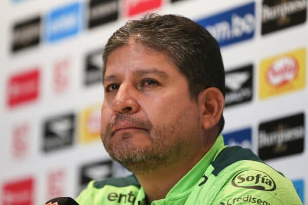 El boliviano Villegas apuesta por un equipo con «buena recuperación» de balón para enfrentar a Ecuador