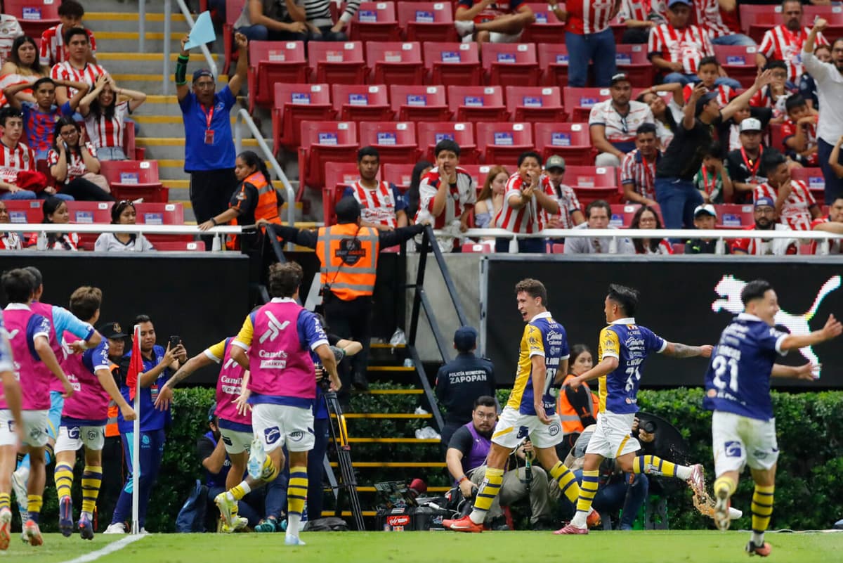 El brasileño Dourado acerca a San Luis a cuartos de final