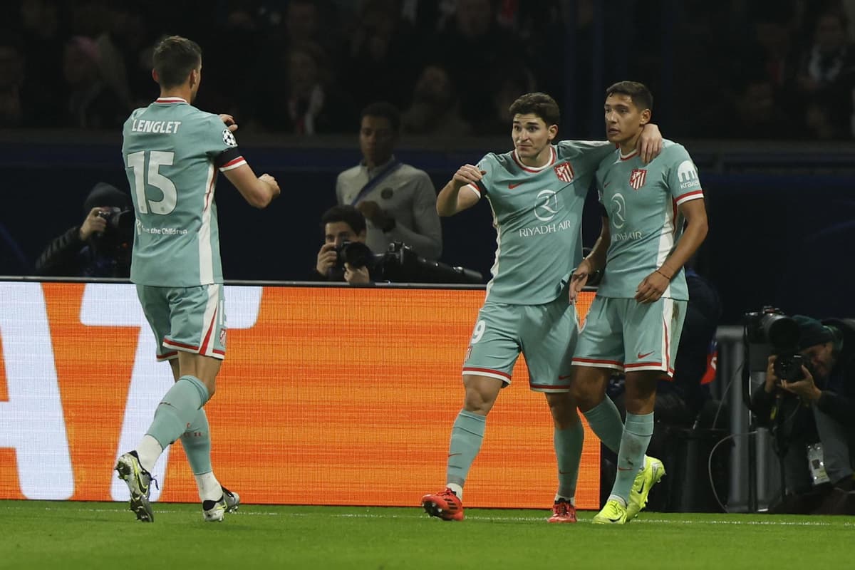 Dos argentinos le dan la victoria al Atlético sobre PSG