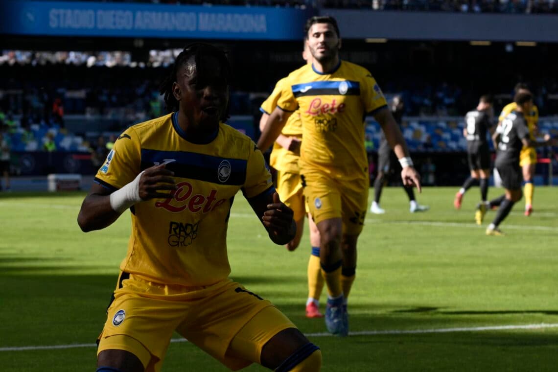 0-3. Lookman asalta la casa del argentino Maradona