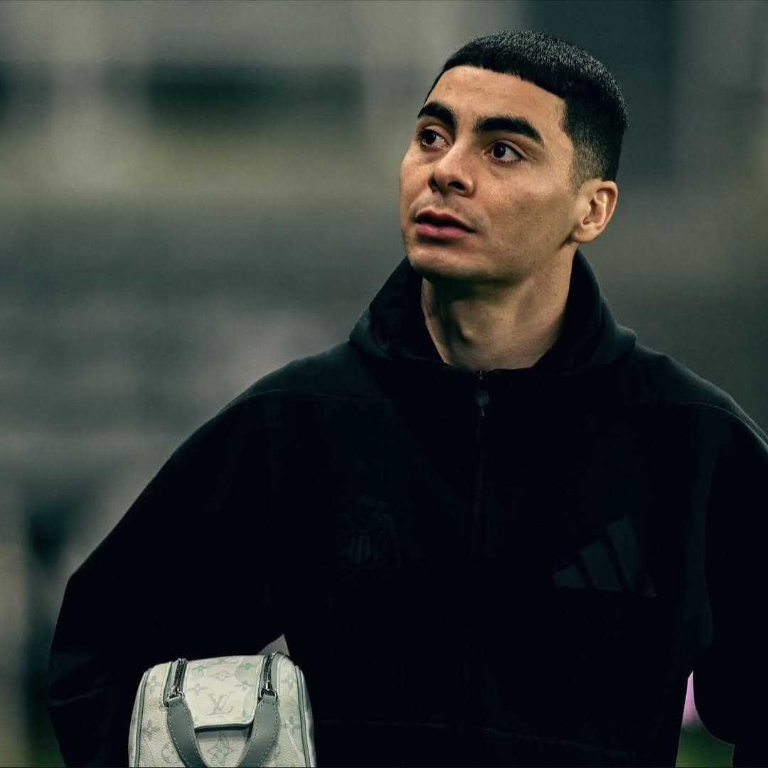 Paraguayo Almirón no suma minutos y Newcastle cierra el año con victoria ante Manchester United
