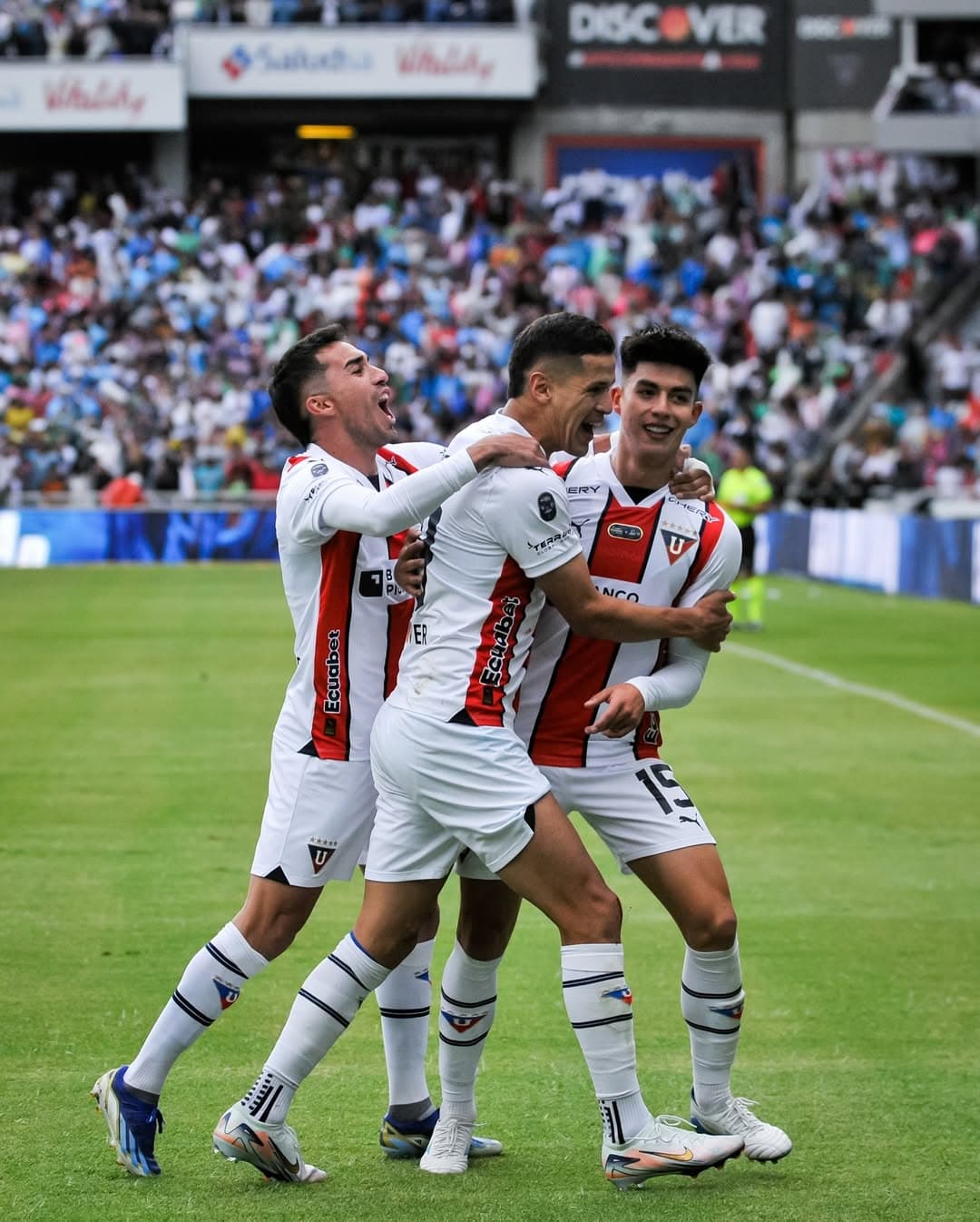 LDU de Quito con paraguayo Arce y boliviano Villamil golea a IDV en la ida de la final ecuatoriana