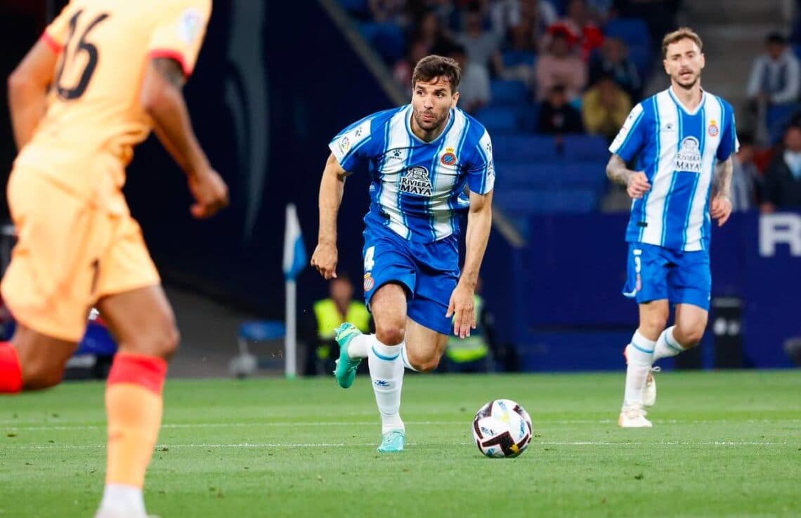 Espanyol y Valencia igualan, el uruguayo Cabrera lidera la defensa local