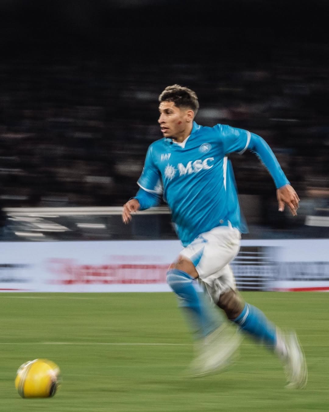 Napoli vence a Genoa con uruguayo Olivera y pelea el liderato de la Serie A