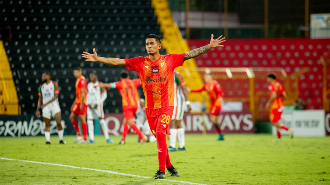 Mexicanos a un paso de la final del torneo apertura en Costa Rica