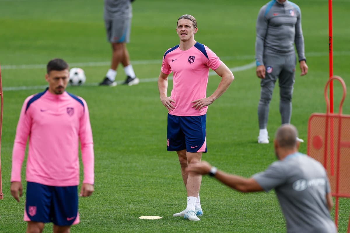 El argentino Simeone enseña un once para Barcelona con Gallagher por Lino