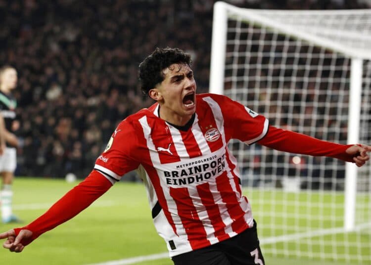 6-1. Golpe de líder del PSV; minutos para el mexicano Chucky Lozano