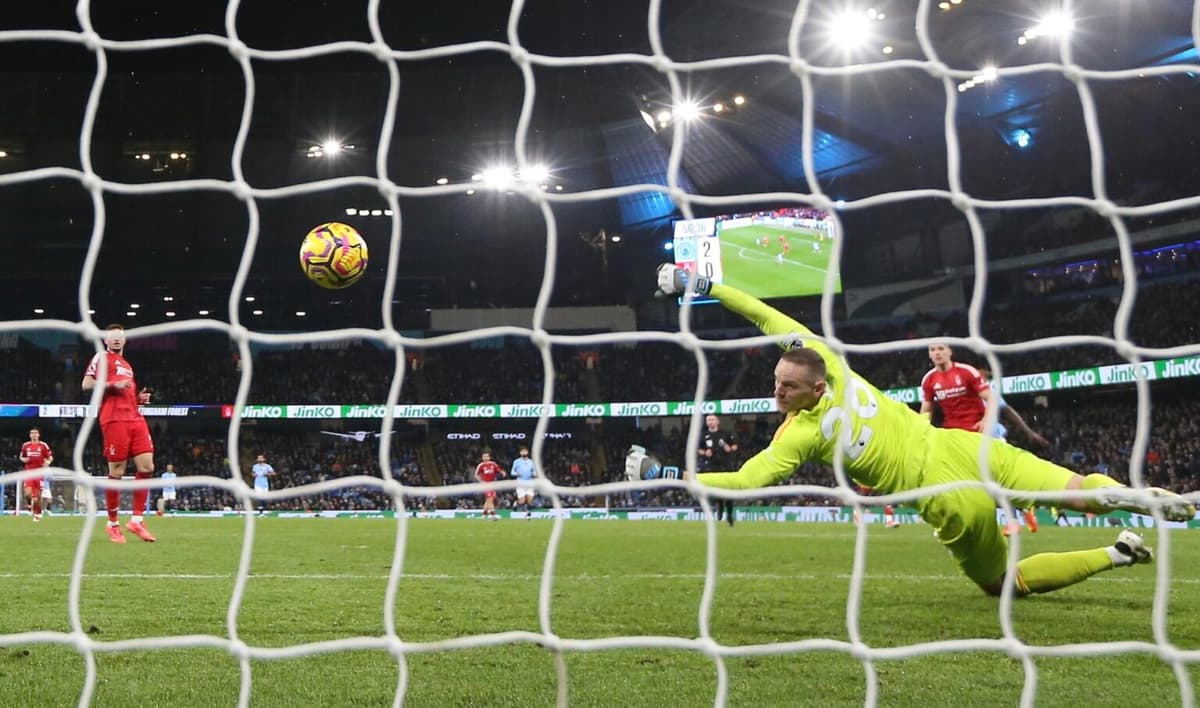 3-0. El City alivia su crisis