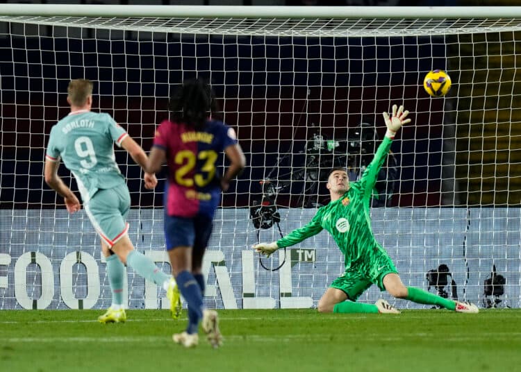 1-2. El Atlético del argentino Simeone, se lleva la victoria en el ultimo suspiro del año