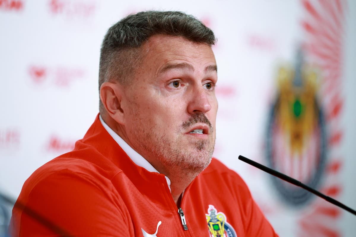 El español Oscar García dice que dirigir a Chivas es como hacerlo en el Barça o Real Madrid