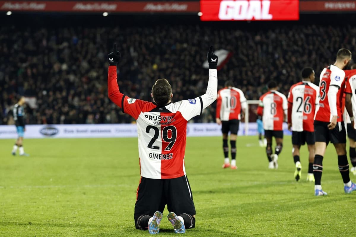 El Feyenoord gana con triplete del mexicano Santi Gimenez